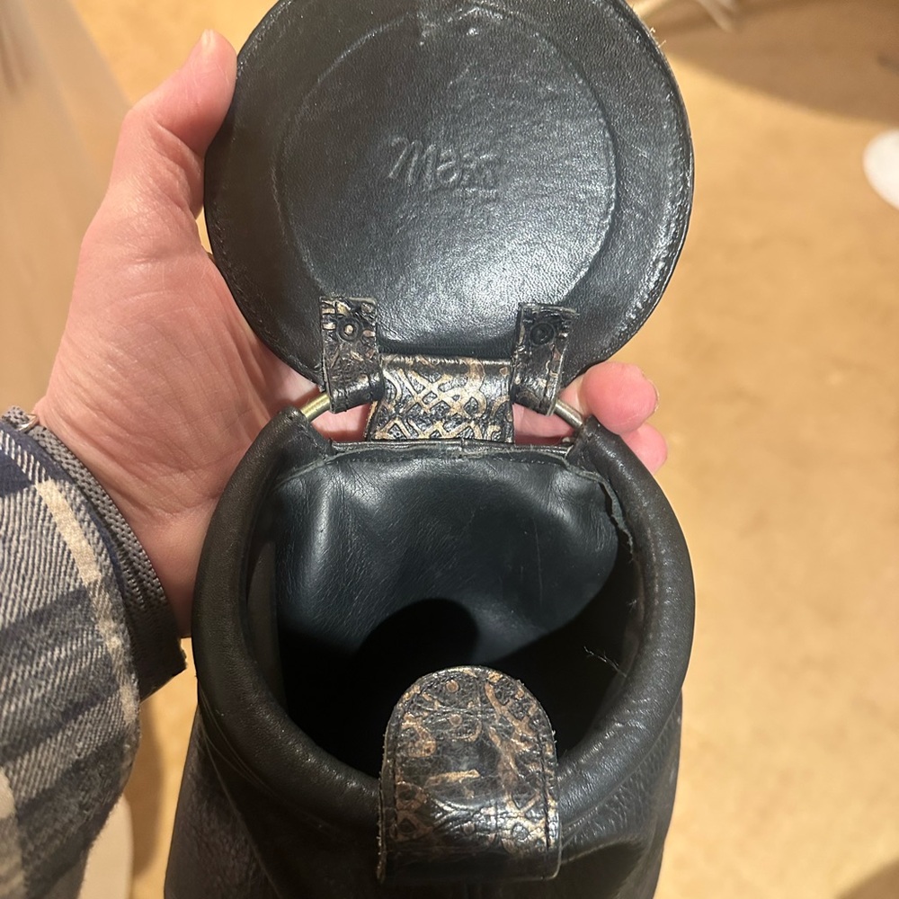 Maxx NY Black Leather Bucket Bag - Picture 4 of 10